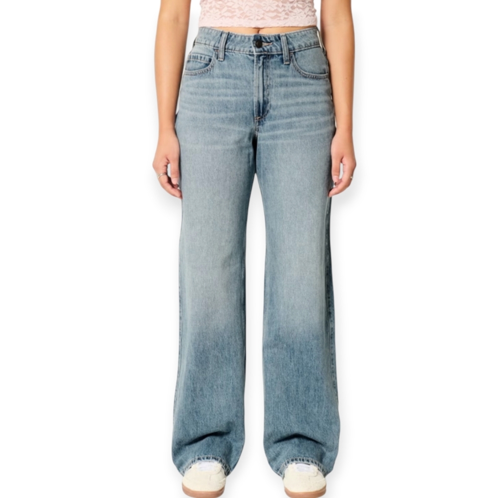 Hollister Curvy High-Waisted Baggy Women's Light Wash Jeans Size 8(29)
